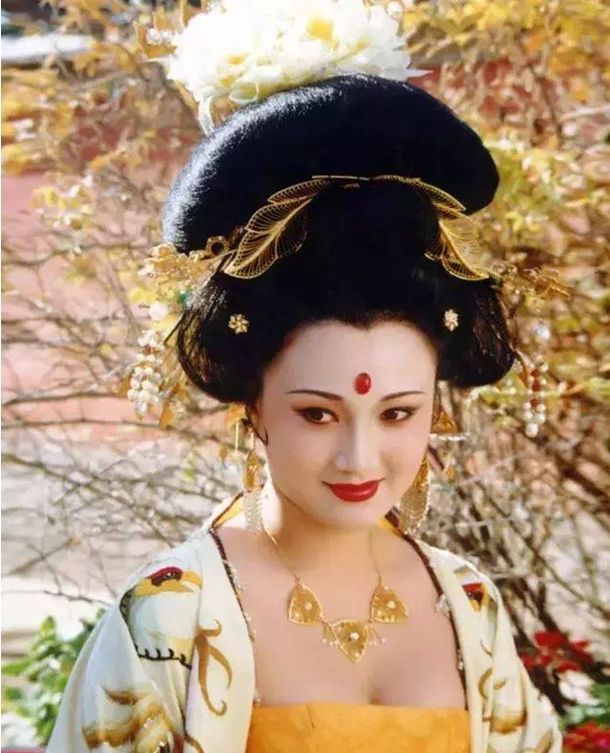 53歲的最美楊貴妃曾為戲暴增30斤，退出演藝圈的她美得讓人驚訝
