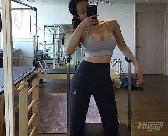 不僅有亞洲嬌小臉蛋還有歐美豐腴身材，堅(jiān)持健身從胖妞變女神