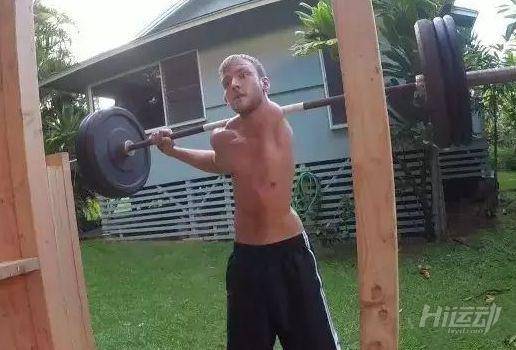 上半身缺失手臂肩膀的肌肉男，逆襲成健體遠(yuǎn)動(dòng)員，不向命運(yùn)服輸