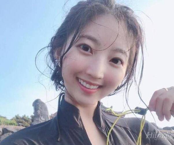 有著不輸卡戴珊的性感身材，卻有著精致小巧的臉