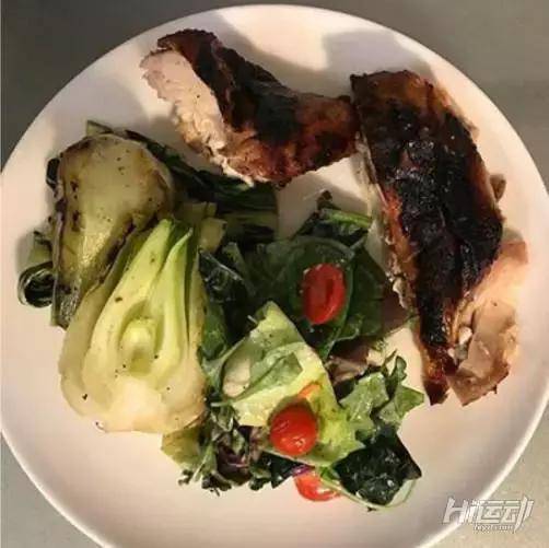 堅(jiān)持健身33年每天就吃這個(gè)，這樣的身材普通女人真沒(méi)有