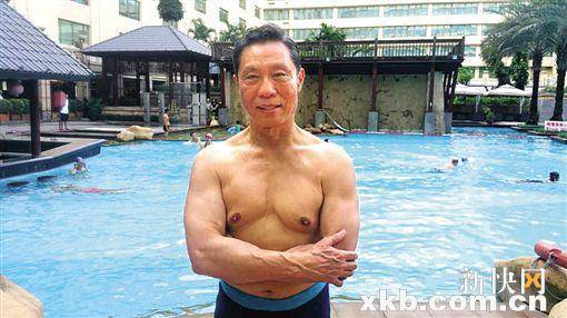 堅(jiān)持健身 80歲的鐘南山可做10個(gè)引體向上