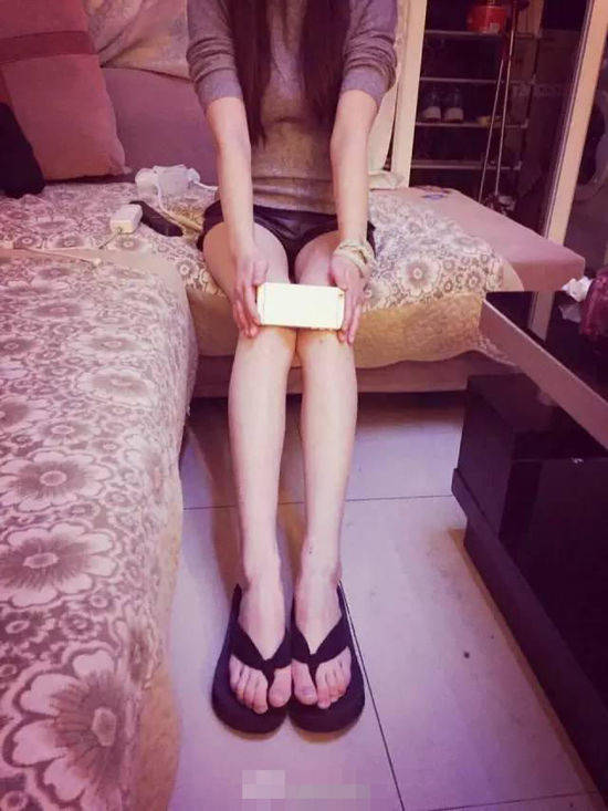 美女真會(huì)玩 曬i6腿的話(huà)題又火了