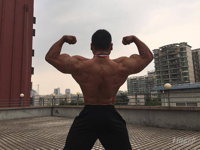 劉一陽獲得中國健美健身公開賽綿陽站金牌