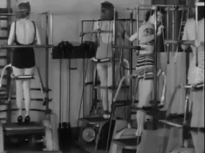 懶人健身你還懶得過她們？80年前的健身房
