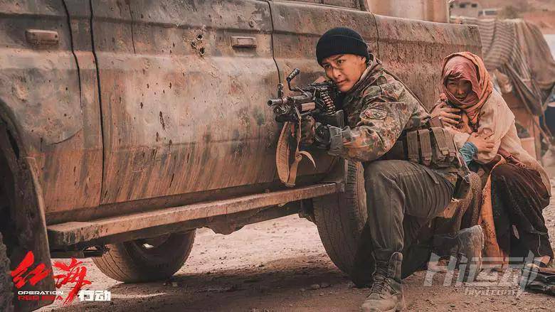 現(xiàn)代戰(zhàn)爭片不是愛情片，想演軍人，所有演員先健身訓(xùn)練半年