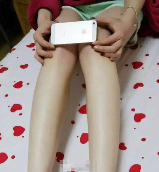 美女真會(huì)玩 曬i6腿的話(huà)題又火了