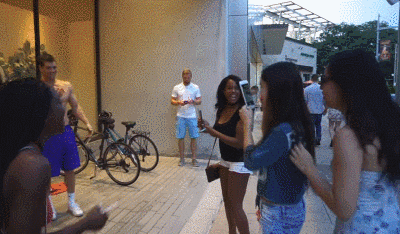男人好身材對妹子的吸引力有多大？健身小哥街頭實驗