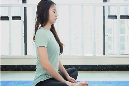 瑜伽初入門教學(xué)步驟，不用視頻也能輕松學(xué)會(huì)