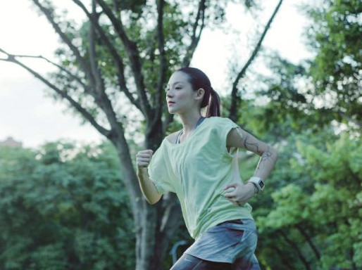 每天跑步三公里能減肥嗎-易網(wǎng)健康<a href=http://www.aoa7937.com/jkys/ target=_blank class=infotextkey>養(yǎng)生</a>網(wǎng) 每天跑步三公里能減肥嗎