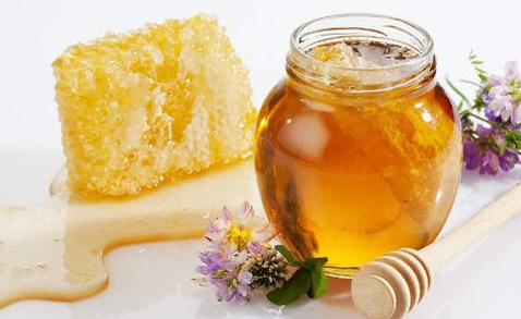 香蕉蜂蜜水減肥法?蜂蜜和香蕉k同時(shí)吃不-易網(wǎng)健康<a href=http://www.aoa7937.com/jkys/ target=_blank class=infotextkey>養(yǎng)生</a>網(wǎng) 香蕉蜂蜜水減肥法?蜂蜜和香蕉k同時(shí)吃不