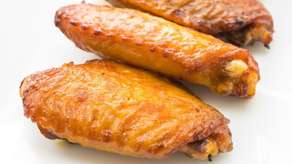 吃雞肉真的能夠減肥嗎?雞肉的3個(gè)誤區(qū)-易網(wǎng)<a href=http://www.aoa7937.com/ target=_blank class=infotextkey>健康養(yǎng)生</a>網(wǎng) 吃雞肉真的能夠減肥嗎?雞肉的3個(gè)誤區(qū)
