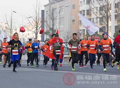 跑馬拉松真的很傷膝蓋嗎 如何避免呢