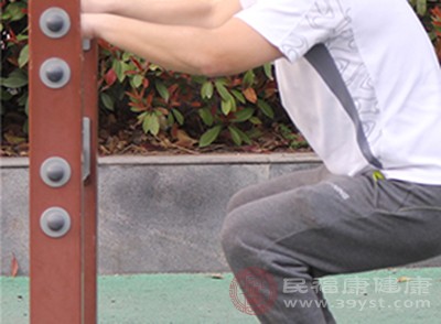 睡覺前堅持深蹲50次身體會有什么樣的收獲 男女都應該一試