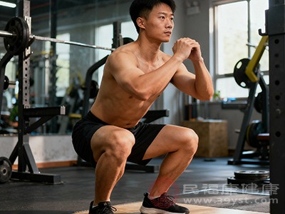男性健身繞不開深蹲 但是深蹲的好處你真的了解嗎