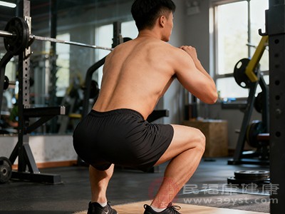 男性健身繞不開深蹲 但是深蹲的好處你真的了解嗎