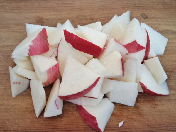 土豆燉蘿卜的做法-家常味燉菜譜-易網<a href=http://www.aoa7937.com/ target=_blank class=infotextkey>健康養生</a>網 土豆燉蘿卜的做法-家常味燉菜譜