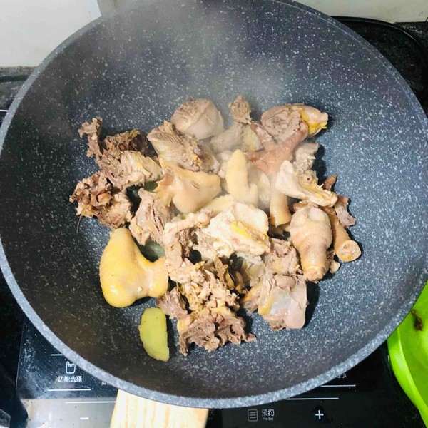 黑枸杞養生雞湯的做法-家常味煲菜譜-易網健康養生網 黑枸杞養生雞湯的做法-家常味煲菜譜