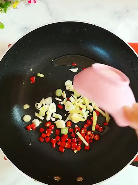 魚香茄條的做法-家常味炒菜譜