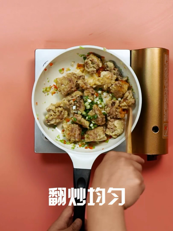 椒鹽排骨的做法-香辣味炒菜譜-易網(wǎng)健康養(yǎng)生網(wǎng) 椒鹽排骨的做法-香辣味炒菜譜