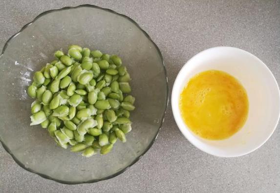 青豆蒸蛋的做法-家常味蒸菜譜-易網<a href=http://www.aoa7937.com/ target=_blank class=infotextkey>健康養生</a>網 青豆蒸蛋的做法-家常味蒸菜譜