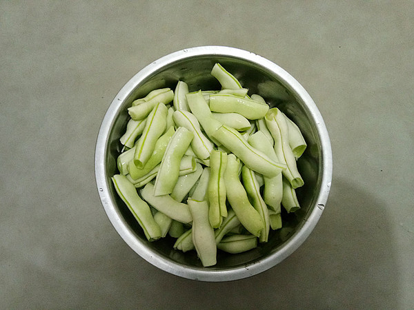 豆角鍋粘卷子的做法-家常味燉菜譜
