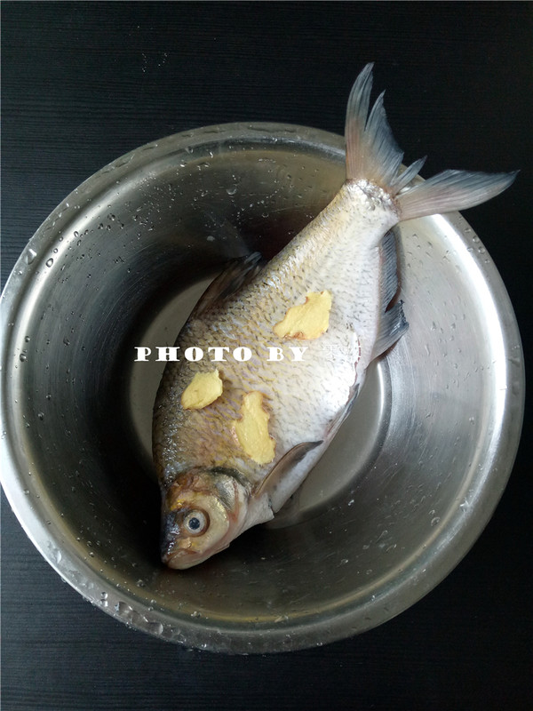 澆汁武昌魚的做法-酸辣味煮菜譜-易網<a href=http://www.aoa7937.com/ target=_blank class=infotextkey>健康養生</a>網 澆汁武昌魚的做法-酸辣味煮菜譜