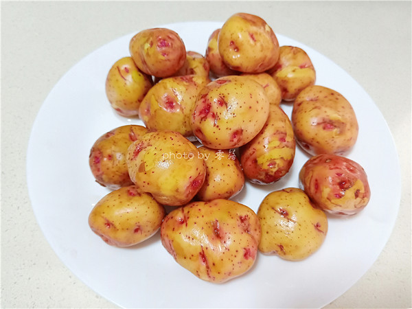 土豆蛋兒的做法-家常味蒸菜譜-易網<a href=http://www.aoa7937.com/ target=_blank class=infotextkey>健康養生</a>網 土豆蛋兒的做法-家常味蒸菜譜