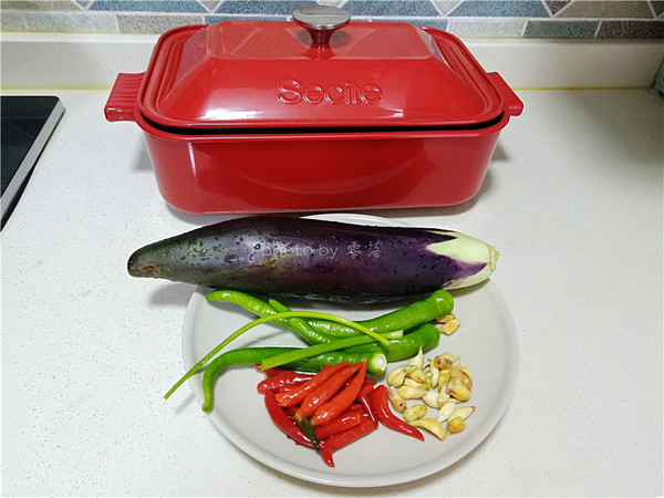 銷魂蒜香茄的做法-麻辣味煎菜譜-易網<a href=http://www.aoa7937.com/ target=_blank class=infotextkey>健康養生</a>網 銷魂蒜香茄的做法-麻辣味煎菜譜