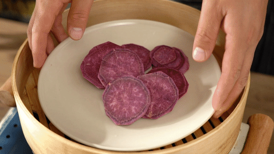 紫薯花開饅頭的做法-甜味蒸菜譜-易網<a href=http://www.aoa7937.com/ target=_blank class=infotextkey>健康養生</a>網 紫薯花開饅頭的做法-甜味蒸菜譜