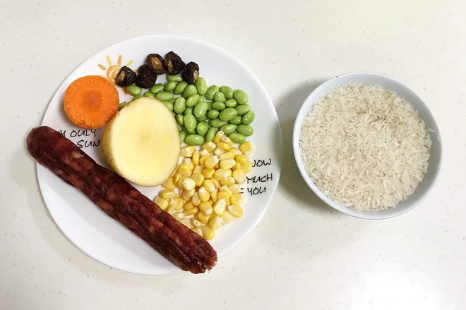 臘腸土豆脫糖飯的做法-咸鮮味蒸菜譜-易網<a href=http://www.aoa7937.com/ target=_blank class=infotextkey>健康養生</a>網 臘腸土豆脫糖飯的做法-咸鮮味蒸菜譜