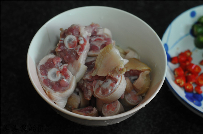 香燜豬尾巴的做法-香辣味炒菜譜-易網健康養生網 香燜豬尾巴的做法-香辣味炒菜譜