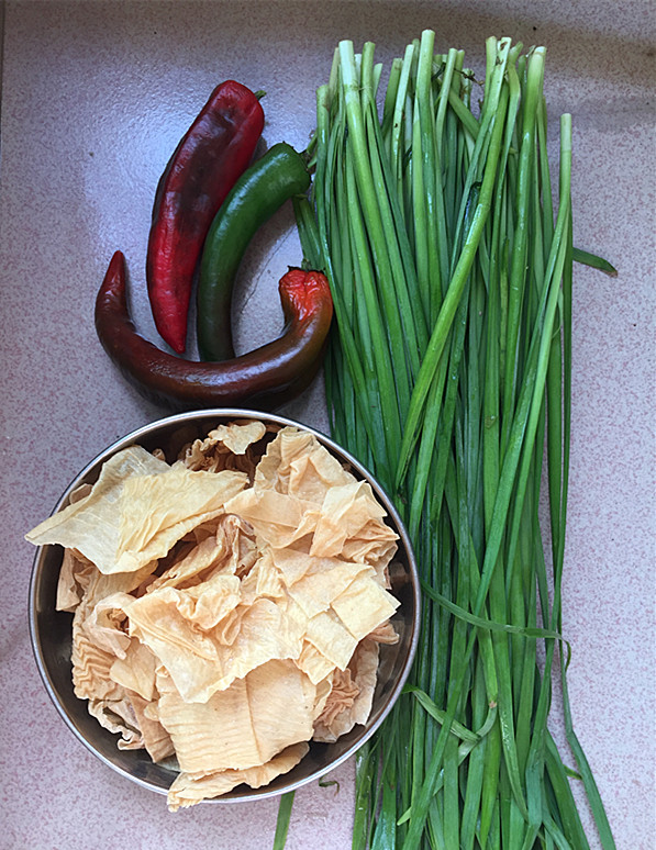 韭菜炒油豆皮的做法-家常味炒菜譜
