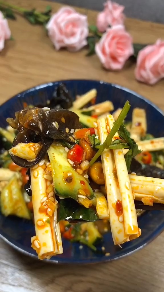 夏日涼拌菜的做法-咸鮮味拌菜譜-易網(wǎng)健康養(yǎng)生網(wǎng) 夏日涼拌菜的做法-咸鮮味拌菜譜