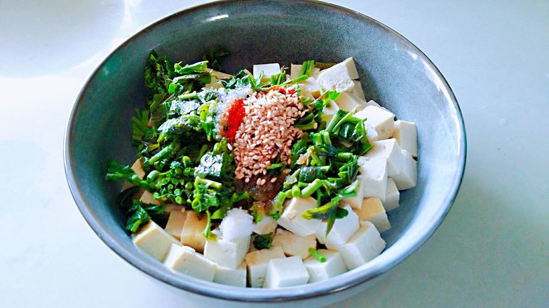 香椿拌豆腐的做法-咸鮮味拌菜譜