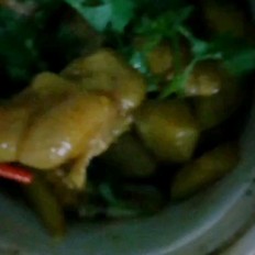 米飯的殺手～砂鍋土豆?fàn)F雞翅的做法-家常味燜菜譜