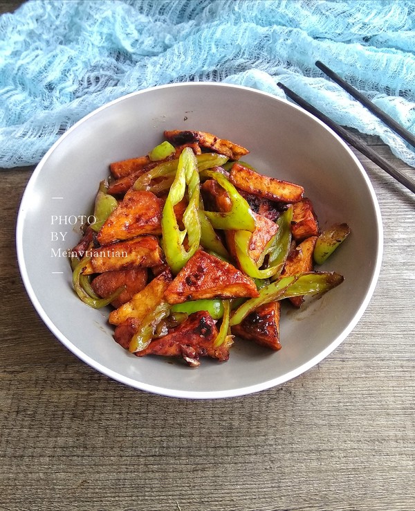 香辣醬尖椒炒豆腐的做法-香辣味炒菜譜
