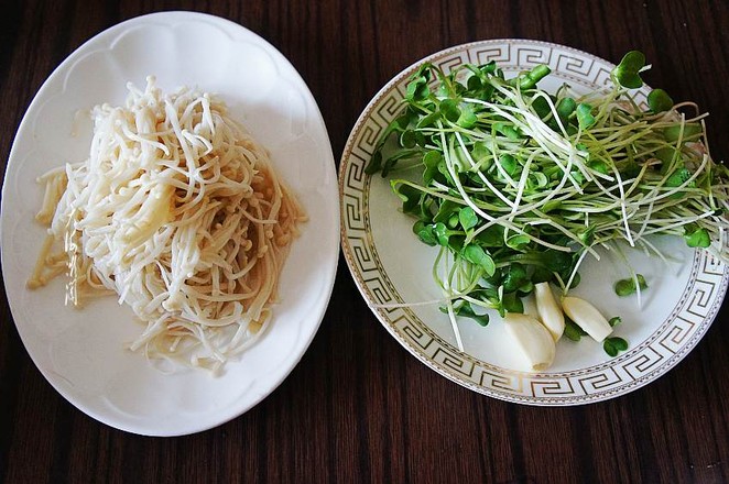 涼拌金針菇蘿卜苗的做法-酸甜味拌菜譜