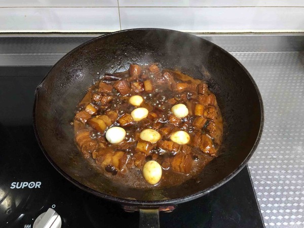 五花肉燉鵪鶉蛋的做法-咸鮮味燉菜譜