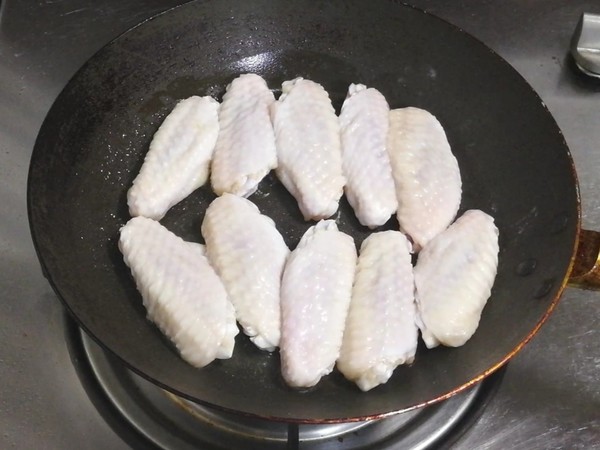 可樂鹽雞翅的做法-家常味煎菜譜
