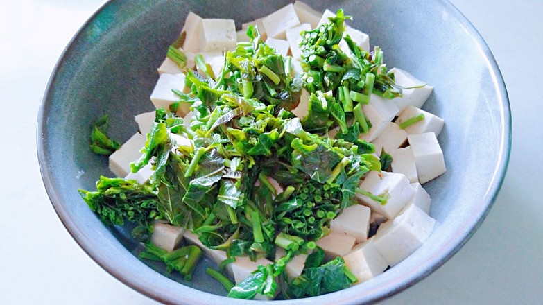 香椿拌豆腐的做法-咸鮮味拌菜譜