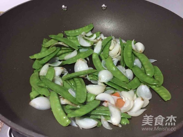 荷蘭豆炒百合的做法-家常味炒菜譜