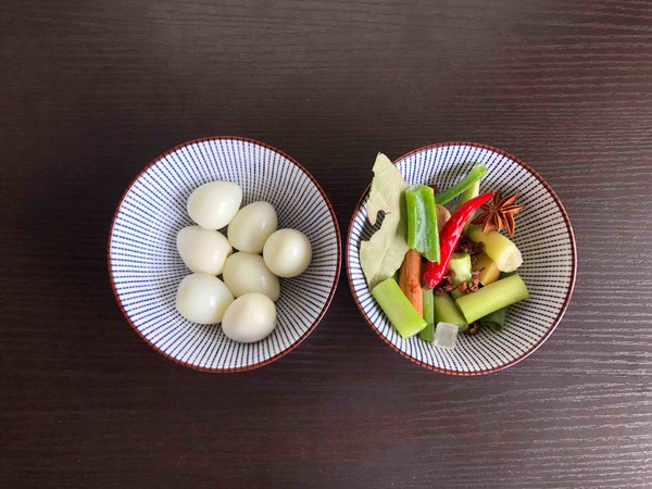 五花肉燉鵪鶉蛋的做法-咸鮮味燉菜譜