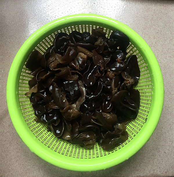 黃瓜拌黑木耳的做法-酸辣味拌菜譜-易網健康養生網 黃瓜拌黑木耳的做法-酸辣味拌菜譜