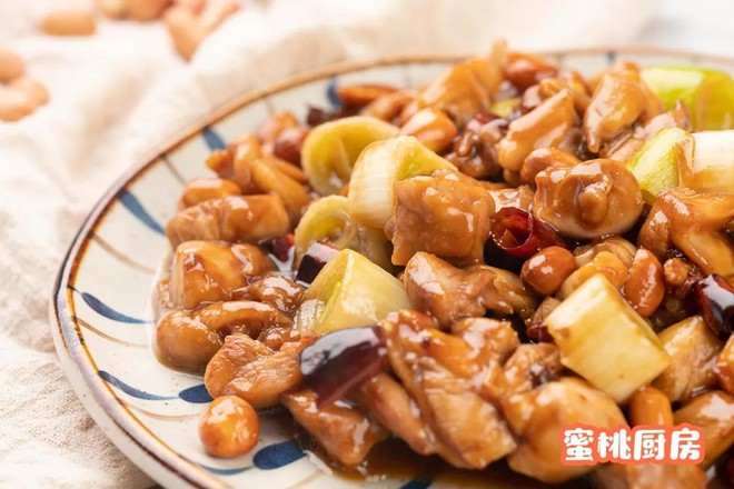 宮保雞丁的做法-香辣味爆菜譜-易網健康養生網 宮保雞丁的做法-香辣味爆菜譜