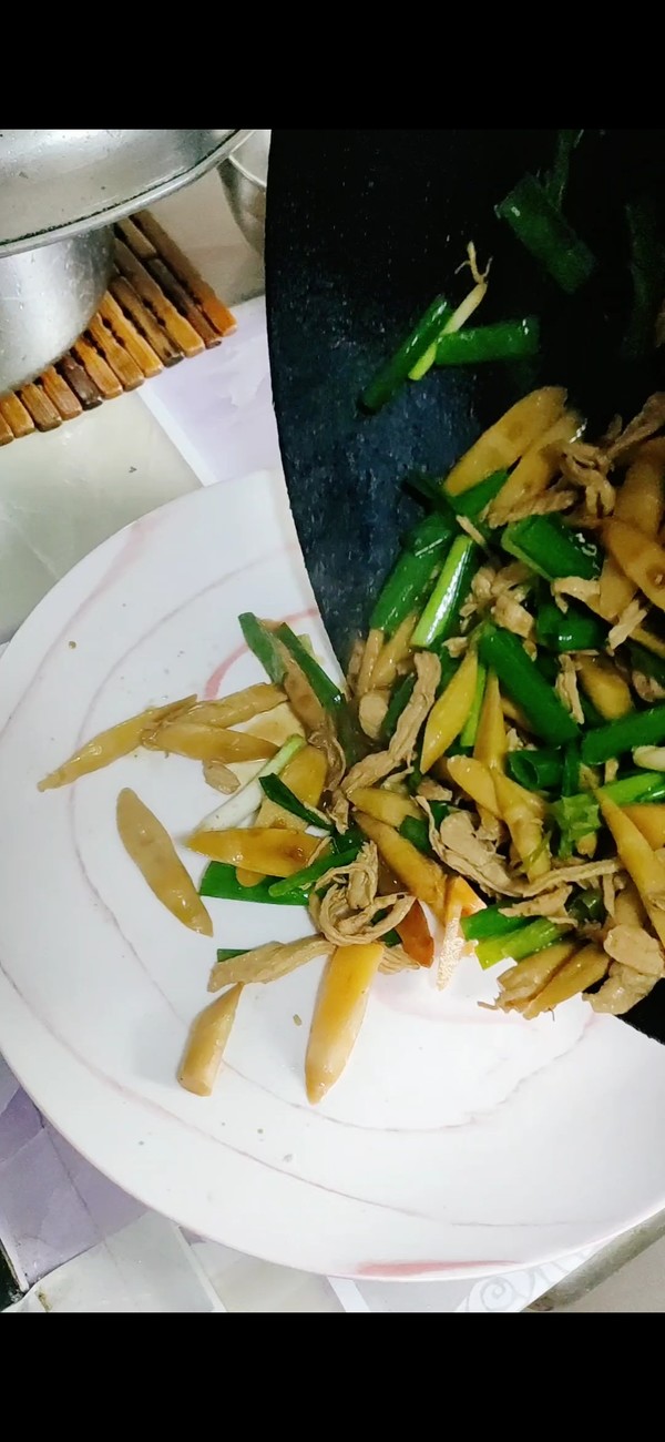 雞絲筍尖的做法-咸鮮味炒菜譜