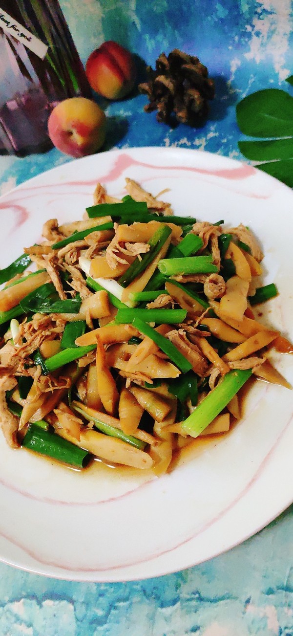 雞絲筍尖的做法-咸鮮味炒菜譜-易網健康養(yǎng)生網 雞絲筍尖的做法-咸鮮味炒菜譜