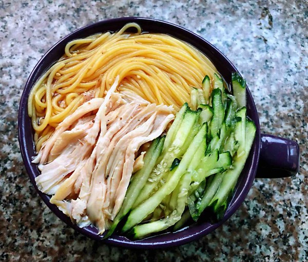 雞絲青瓜涼面的做法-家常味煮菜譜-易網健康養生網 雞絲青瓜涼面的做法-家常味煮菜譜