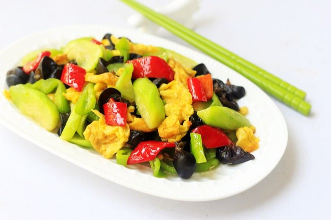 絲瓜木耳炒雞蛋的做法-咸鮮味炒菜譜-易網健康養生網 絲瓜木耳炒雞蛋的做法-咸鮮味炒菜譜