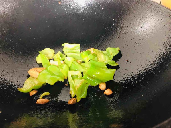 有油水的地三鮮的做法-家常味炒菜譜-易網(wǎng)健康養(yǎng)生網(wǎng) 有油水的地三鮮的做法-家常味炒菜譜
